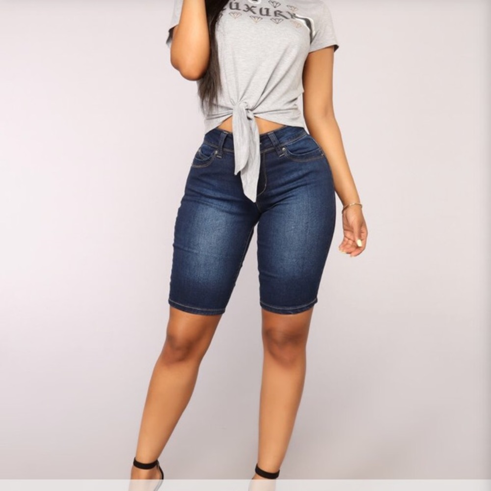 Mid rise Bermuda Shorts